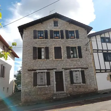 T2 Renove, Centre-ville Hendaye, Proche Baie, Sans Ascenseur, Balcon, Calme, Wifi Non Inclus - Fr-1-239-850