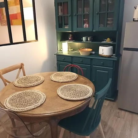 Appartement T2 Renove, Centre-ville Hendaye, Proche Baie, Sans Ascenseur, Balcon, Calme, Wifi Non Inclus - Fr-1-239-850 *
