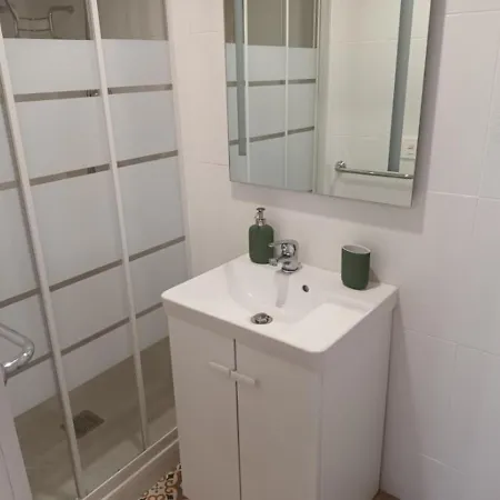 T2 Renove, Centre-ville Hendaye, Proche Baie, Sans Ascenseur, Balcon, Calme, Wifi Non Inclus - Fr-1-239-850 Appartement *